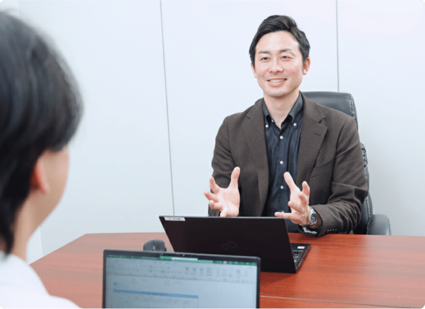 歯科医院経営のノウハウを説明している様子